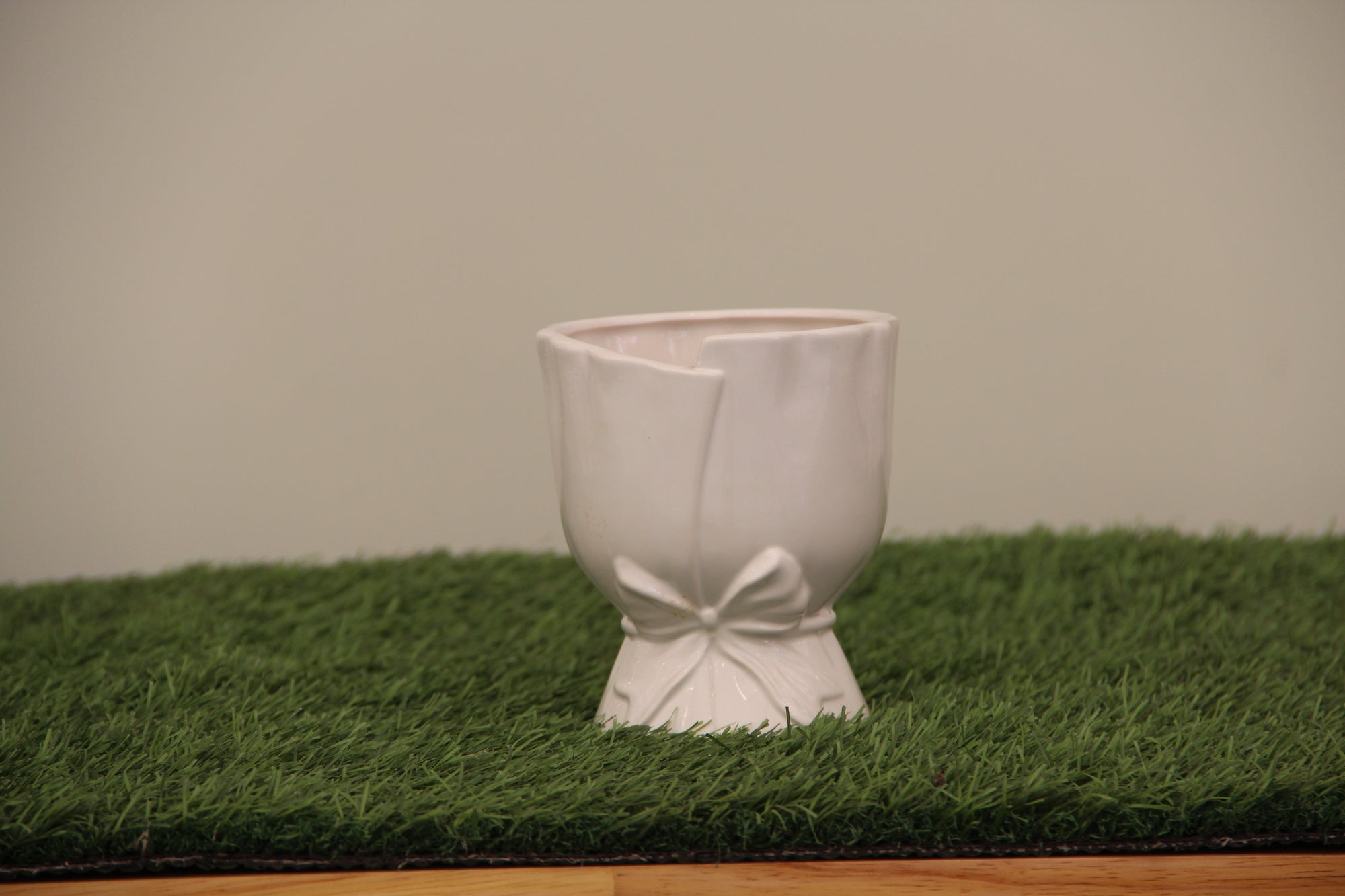 Ceramic Was Type Pot  (5.4x4.6 Inches)