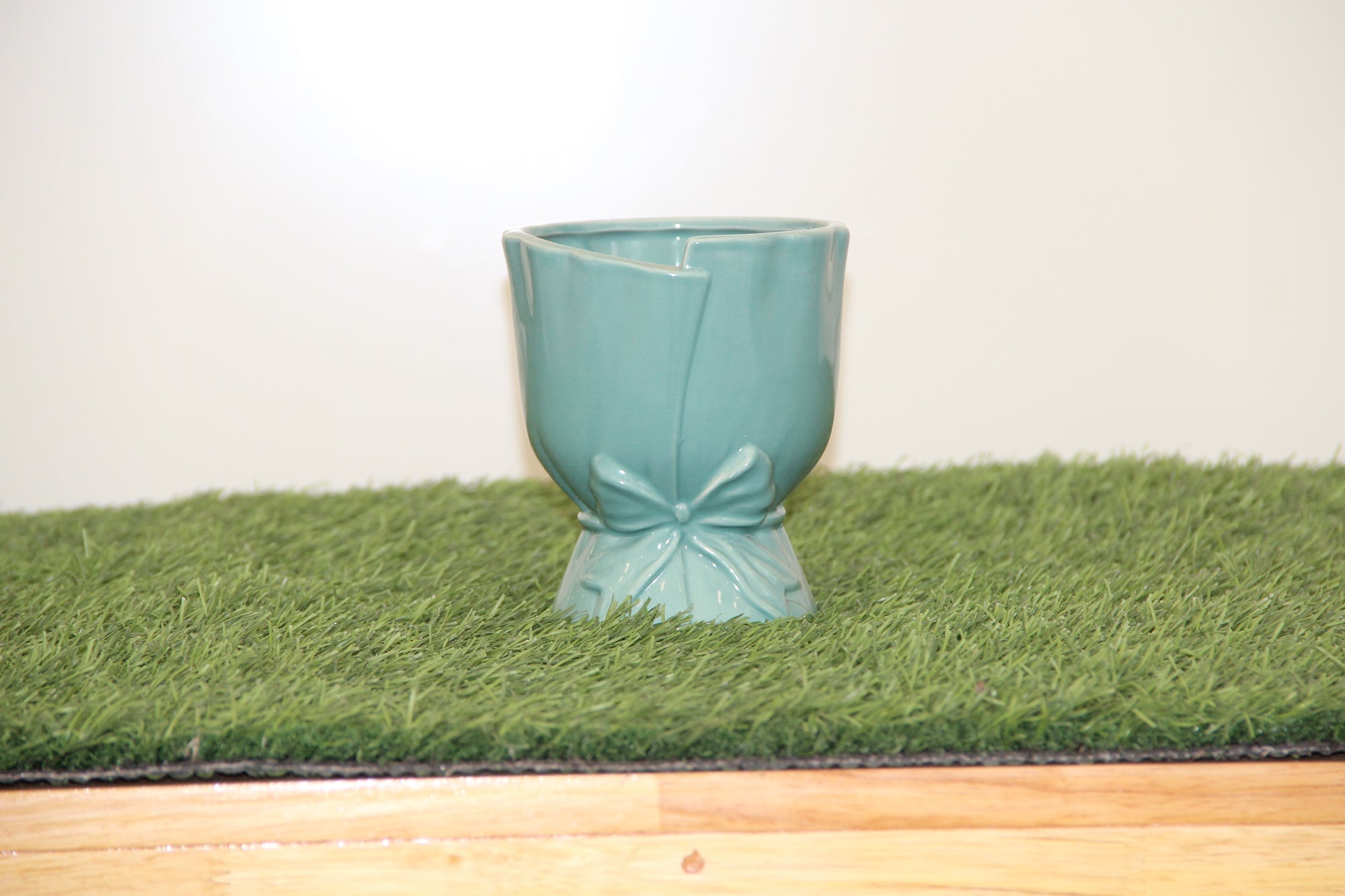 Ceramic Was Type Pot  (5.4x4.6 Inches)