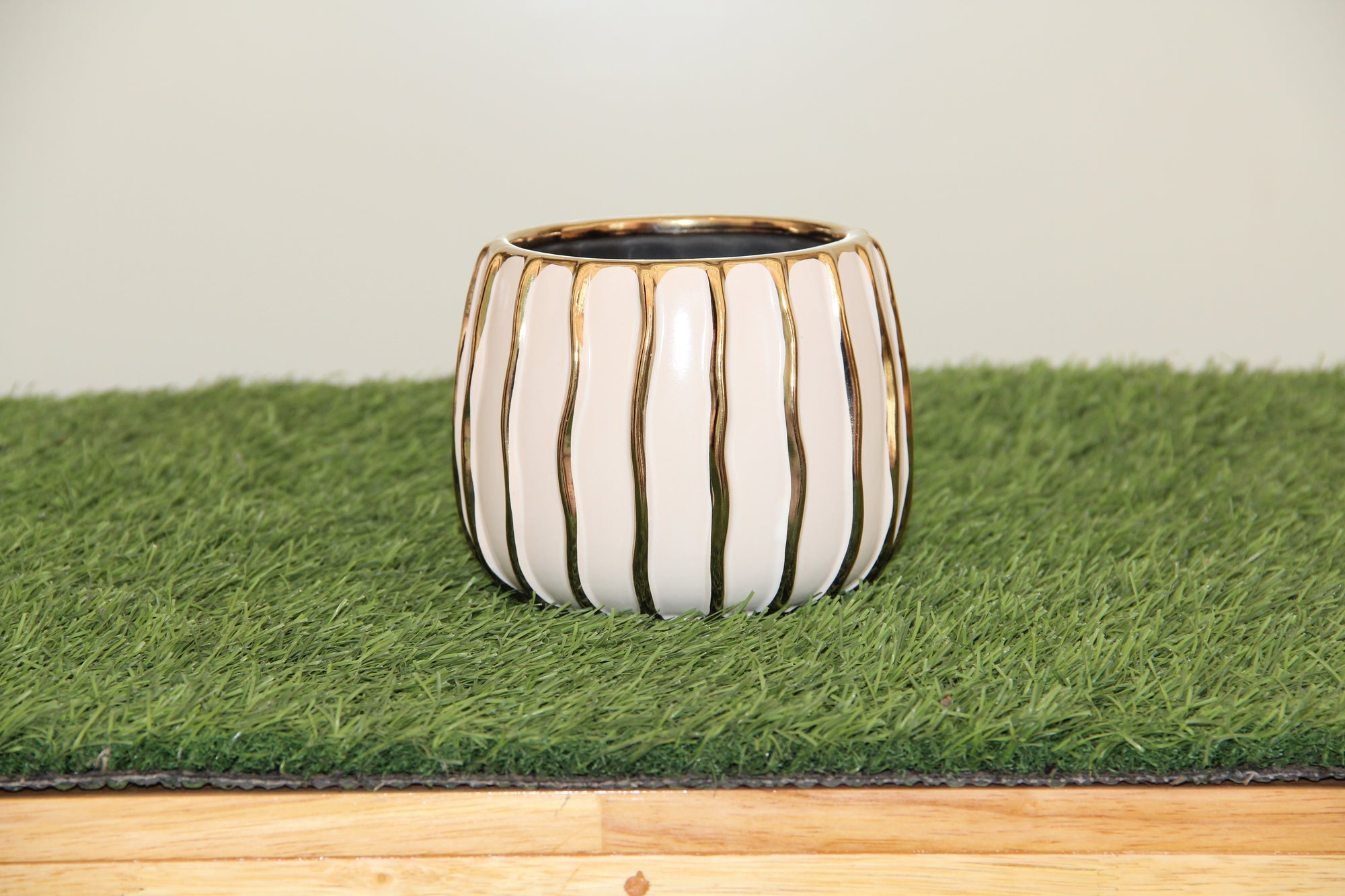 Ceramic Round Pot (Golden)