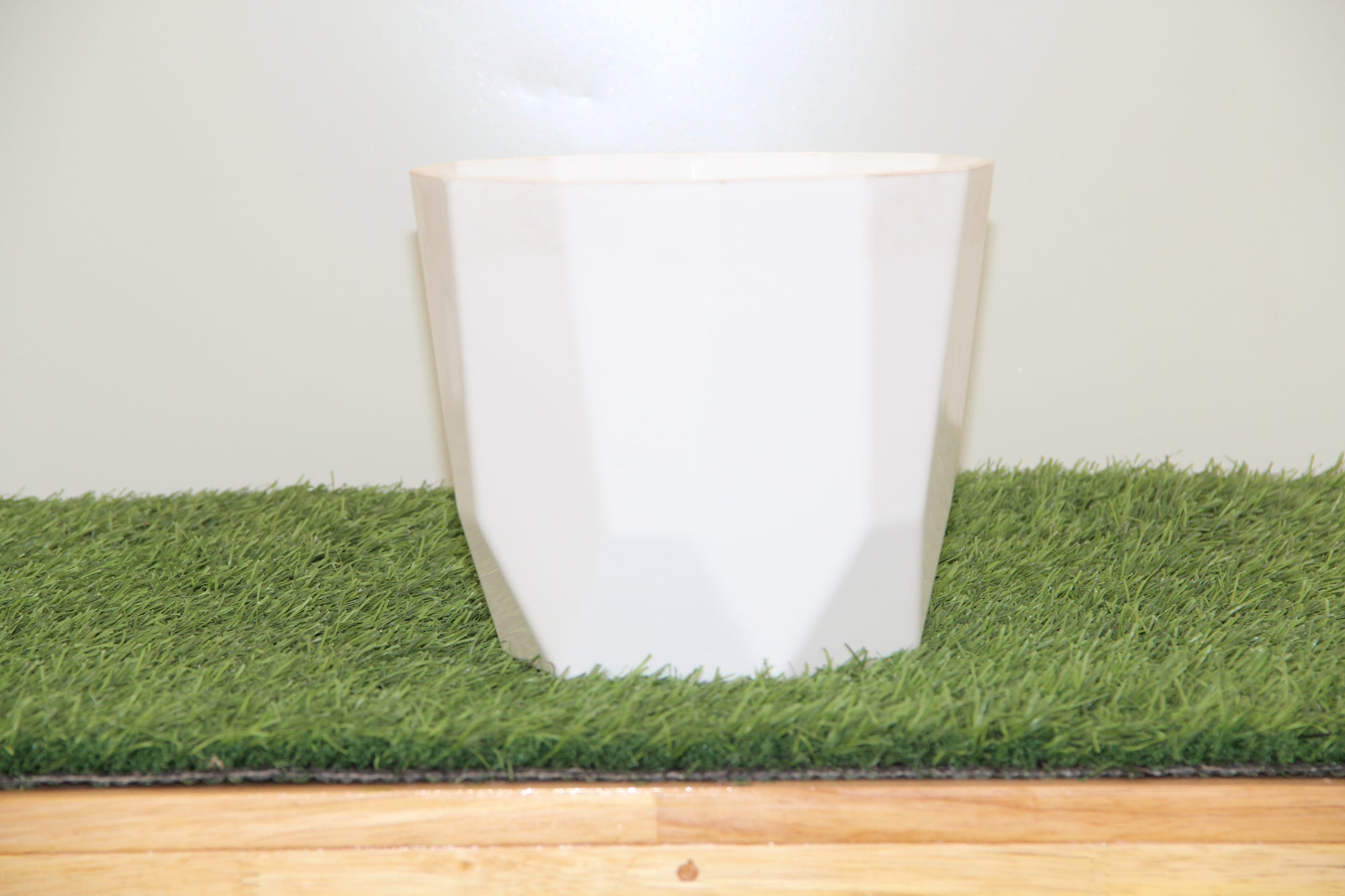 Plastic Round Pot Hexa White